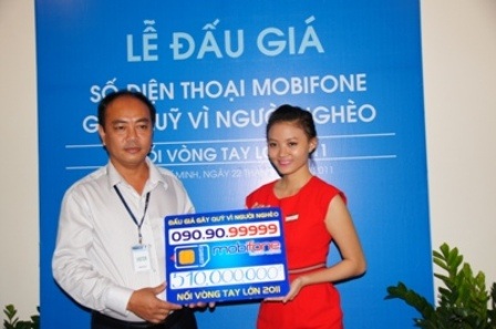 Thu hàng trăm triệu đồng cho người nghèo từ 2 số sim đẹp - 1 Thu hàng trăm triệu đồng cho người nghèo từ 2 số sim đẹp - 1