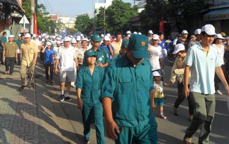 3.000 người đi bộ vì người nghèo trong ngày sinh nhật Bác