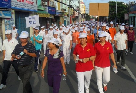 3.000 người đi bộ vì người nghèo trong ngày sinh nhật Bác