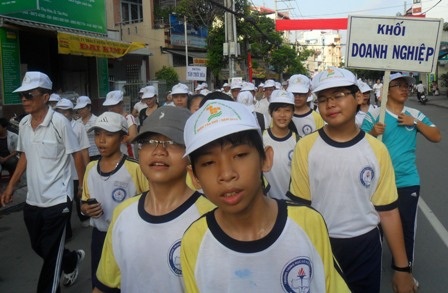 3.000 người đi bộ vì người nghèo trong ngày sinh nhật Bác