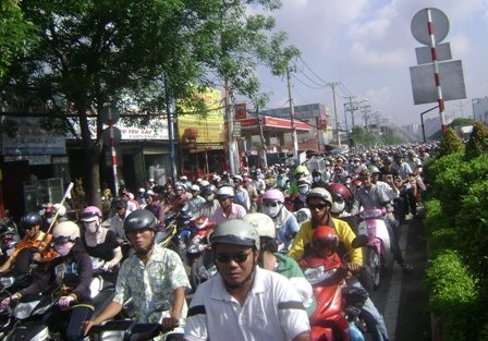 Hàng vạn xe máy kẹt cứng tại cửa ngõ TPHCM