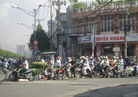 Hàng vạn xe máy kẹt cứng tại cửa ngõ TPHCM