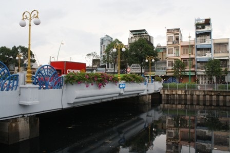 Những cây cầu bắc ngang kênh, nối Hoàng Sa với Trường Sa