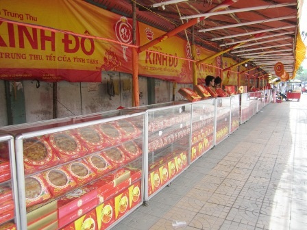 Vẫn vắng bóng người mua