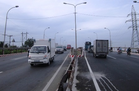 Phương tiện lưu thông qua cầu Bình Điền 1
và 2 sáng 31/8