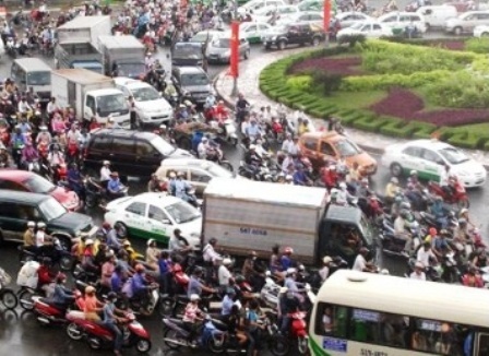 TPHCM: Hạn chế lưu thông qua vòng xoay Hàng Xanh - 2 Vòng xoay Hàng Xanh vốn là 1 điểm nóng ùn tắc lâu nay