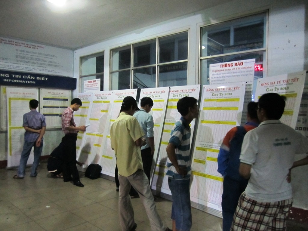 Từ 22h ngày 19/12, hàng trăm hành khách đã đến ga