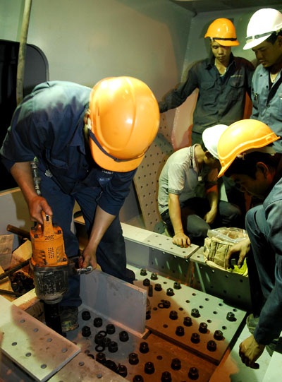 Tất cả đều vội vã cho chiếc cầu vượt đầu tiên hoàn thành trước Tết