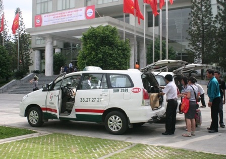 Vinasun: Liên kết để xây dựng và mở rộng hình ảnh taxi thân thiện - 2 Vinasun đang có ý định liên kết cùng các hãng taxi khác để mở rộng thêm thị phần