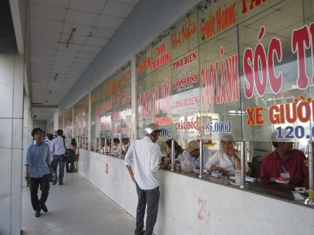 Chỉ lác đác vài khách đến mua vé đi ngay trong ngày