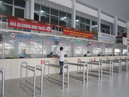 Chỉ lác đác vài khách đến mua vé đi ngay trong ngày