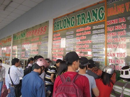 Tại quầy bán vé của các hãng xe thương hiệu cũng chỉ bán được vé đi trong ngày