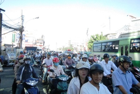 Mới bắt đầu đi làm lại, vòng xoay Lăng Cha Cả đã kẹt cứn