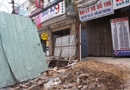 Hàng năm thành phố
đều phải đào hàng trăm km đường, gây ảnh hưởng lớn đến đời sống người dân