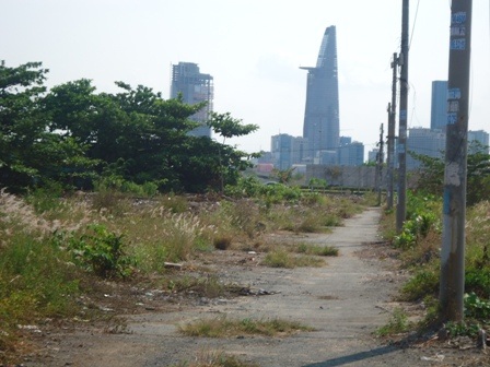 Bên kia sông là quận 1 phồn hoa