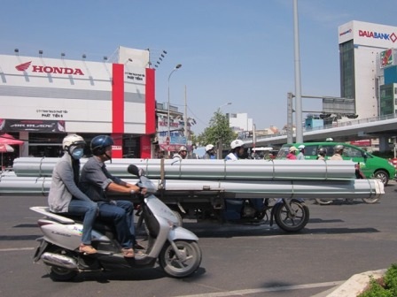 Được tin khách gọi, xe lập tức xuất phát dù biết tuyến đường mình đang chạy đã bị cấm