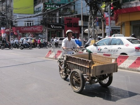 Nguyễn Thị Minh Khai là một trong những tuyến đường xe 3, 4 bánh tự chế hoạt động nhộn nhịp nhất