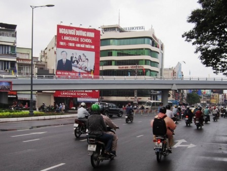 Chỉ trong vòng nửa năm, thành phố đã xây dựng hoàn tất 3 cây cầu vượt bằng thép