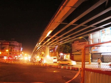 Lưu thông qua Lăng Cha Cả thế nào khi cầu vượt thông xe?