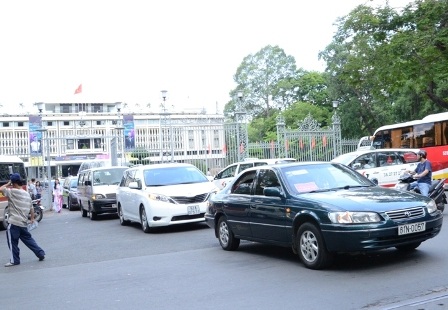 Đoàn xe rời Hội trường Thống Nhất