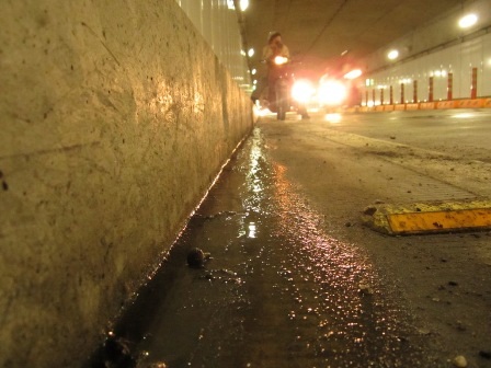 Khu vực đọng nước kéo dài khoảng 3m