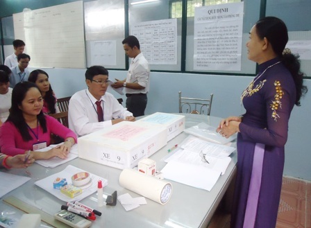 Hội đồng thi xác nhận niêm phong đề thi còn nguyên vẹn