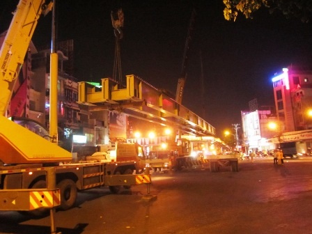 Hợp long cầu vượt Lăng Cha Cả