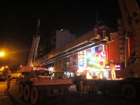 Nâng nhịp dầm cuối cùng lên