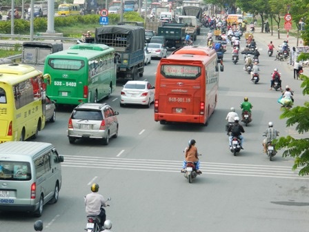 Lượng xe xuất bến tăng cao