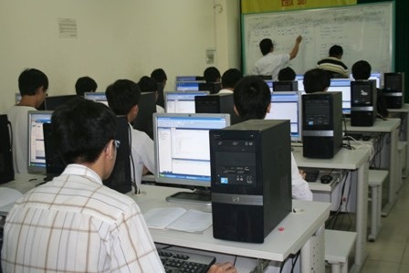 Cử nhân giấu bằng đi học... nghề - 1 Cử nhân giấu bằng đi học nghề