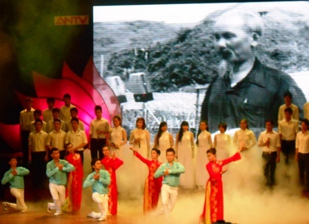 Nhiều hoạt động giao lưu, nghệ thuật cũng được tổ chức với chủ đề về Bác