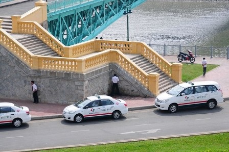 Tấm hình gây xôn xao mà một cư dân mạng ghi nhận được về hình vi phản cảm (ảnh: internet)