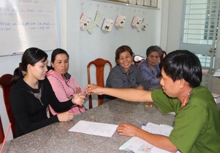 Công an trao tra tài sản cho nạn nhân trong vụ Phan Thị Ngọc Thúy giả báo mất để chiếm đoạt