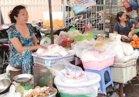 Hàng bún vắng vẻ