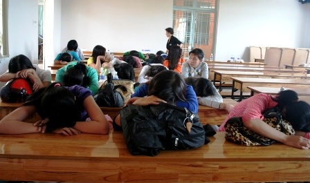 Điều tra các “điểm nóng” mua bán người ở TPHCM - 1 Nhiều cô gái
ở các tỉnh đến TPHCM chờ được môi giới lấy người nước ngoài (ảnh: Trung Kiên)