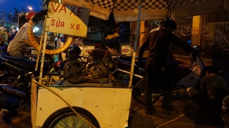 Chỉ có dịch vụ sửa chữa xe máy là ăn nên làm ra