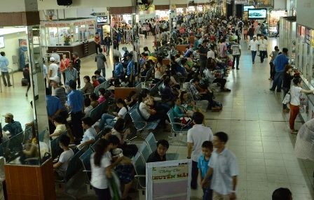 Dù vậy,
bến xe trong tối 30/8 vẫn đông