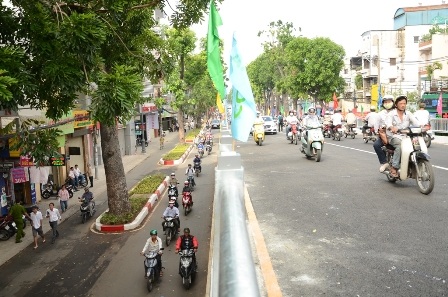 Khi cầu vượt đã khánh thành, giao lộ bên dưới trở nên thông thoáng hẳn.