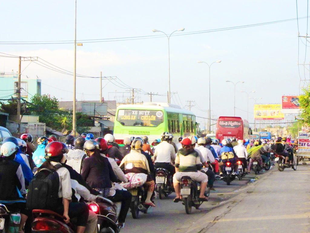 Và quốc lộ 1A, đoạn đi qua huyện Bình Chánh