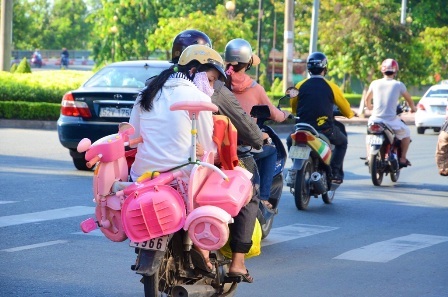 Có những người lại chọn dịp này để dọn hẳn về quê sinh sống