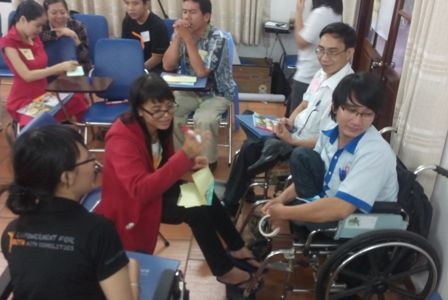 “Học làm gì, mày chỉ chặt ra câu sấu là được thôi!” - 1 NKT khi ra đường đều chịu cái nhìn, ứng xử “khác lạ” của người không khuyết tật