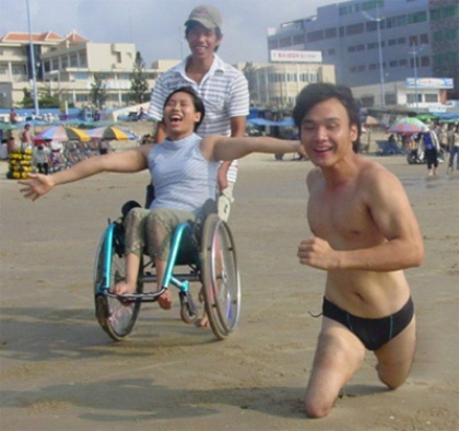 “Học làm gì, mày chỉ chặt ra câu sấu là được thôi!” - 2 NKT không phải là người bệnh hay kẻ vô dụng, họ chỉ là những người bị hạn chế một khả năng nào đó