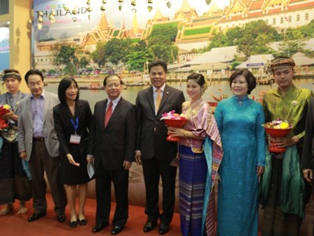 Tổng cục Du lịch Thái Lan tham dự hội chợ ITE lần 9 - 1 Cắt băng khánh thành khai trương gian hàng Thái Lan tại ITE 201
