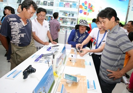 Doanh thu bán lẻ giảm sút khiến nhiều cửa hàng điện máy lâm vào tình cảnh khó khăn (ảnh minh họa)