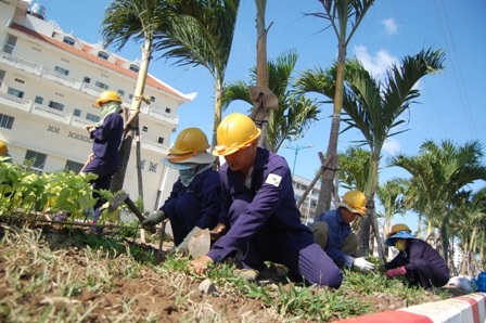 Người lao động trong các doanh nghiệp công ích hoang mang trước lời đồn bị thu hồi tiền lương