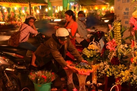 Thỉnh thoảng mới có khách ghé mua