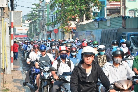 Đóng cầu, thành phố kẹt xe nghiêm trọng - 5 Đến 9h sáng, tình hình vẫn rất phức tạp.