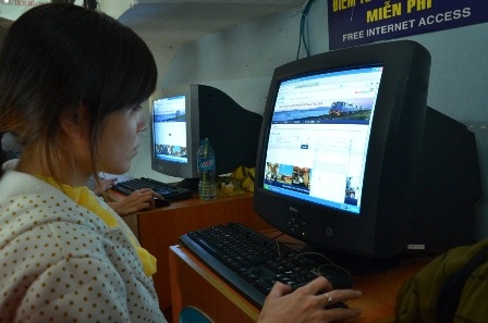 Khu vực chờ mua vé tàu Tết khá vắng vẻ (lúc 10h ngày 10/10)