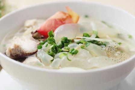 Ngon mắt, ngon miệng và tốt cho sức khỏe thực khách – Tiêu chí phục vụ của Khoái. Ảnh T.L