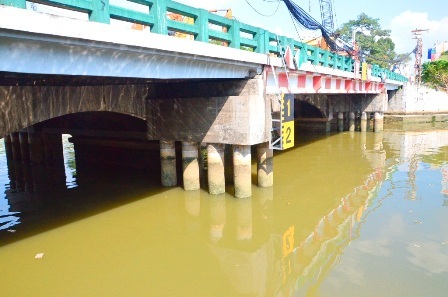 Chỉ là 1 cây cầu ngắn, nhỏ nhưng cầu Bông lại là 1 địa danh nổi tiếng ở Sài Gòn